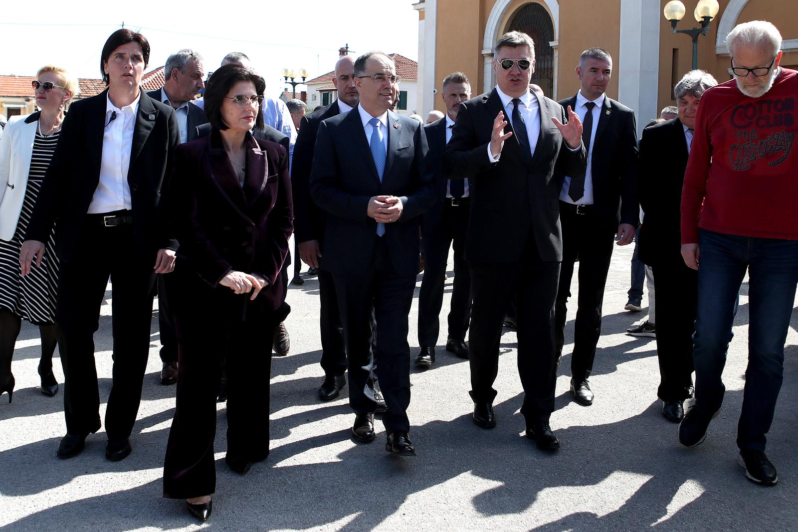 Predsjednik Zoran Milanović i albanski predsjednik Bajram Begaj posjetili crkvu Gospe Loretske u Arbanasima Predsjednik Zoran Milanović i albanski predsjednik Bajram Begaj posjetili crkvu Gospe Loretske u Arbanasima