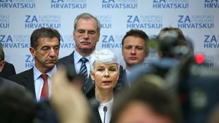 Zagreb, 040110.
Nakon jucerasnjeg istupa Ive Sanadera u javnosti i najavi povratka u politiku zbog nezadovoljstva vodjenjem HDZ-a, Jadranka Kosor odrzala je danas sastanak sa predsjednistvom HDZ-a, na kojem je sa vecinom glasova za odluceno da se Sanadera