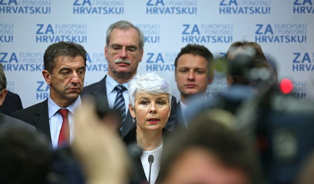 Zagreb, 040110.
Nakon jucerasnjeg istupa Ive Sanadera u javnosti i najavi povratka u politiku zbog nezadovoljstva vodjenjem HDZ-a, Jadranka Kosor odrzala je danas sastanak sa predsjednistvom HDZ-a, na kojem je sa vecinom glasova za odluceno da se Sanadera