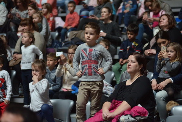 Predstava “Maša i Medvjed” moskovskog Dječjeg kazališta oduševila zadarske mališane Predstava “Maša i Medvjed” moskovskog Dječjeg kazališta oduševila zadarske mališane