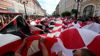 Divovska hrvatska zastava razvijena u centru Nižnji Novgoroda