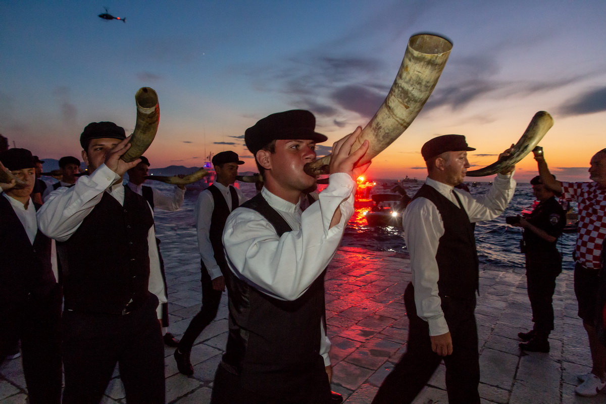 Veličanstven doček četvorice zadarskih Vatrenih od Gradskog mosta do Foruma
