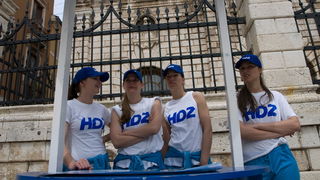 HDZ i SDP standovi na Narodnom trgu