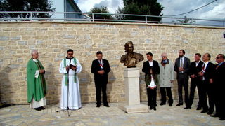 U Buliću otkriveno poprsje don Petra Nakića, foto: Marko Ledenko U Buliću otkriveno poprsje don Petra Nakića, foto: Marko Ledenko