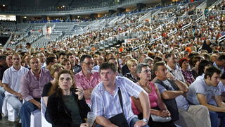 Zagreb, 010611.
Engleski pjevac Joe Cocker odrzao je veceras koncert u Areni Zagreb.
Na slici: publika.
Foto: Neja Markicevic / CROPIX