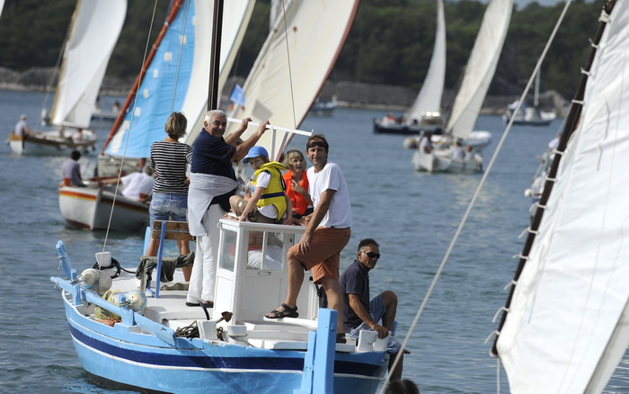 Otok Murter, 300912.
Latinsko idro, najveca regata tradicionalnih gajeta, leuta i kaica odrzana je danas u Murteru. Na regati je startalo oko 100 brodova.
Foto: Niksa Stipanicev / CROPIX Otok Murter, 300912.
Latinsko idro, najveca regata tradicionalnih gajeta, leuta i kaica odrzana je danas u Murteru. Na regati je startalo oko 100 brodova.
Foto: Niksa Stipanicev / CROPIX