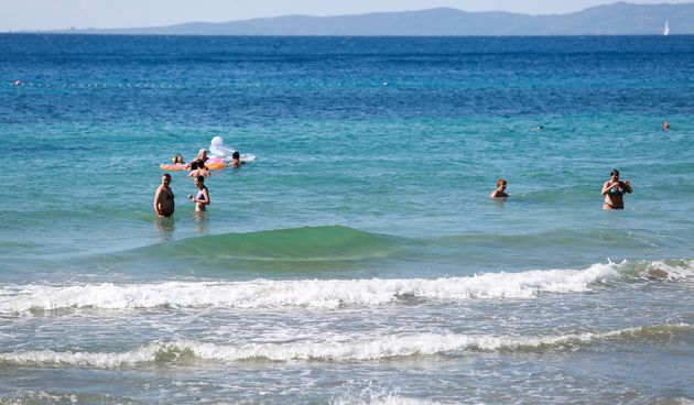 Ugodan sunčan dan na plaži Bačvice u Splitu