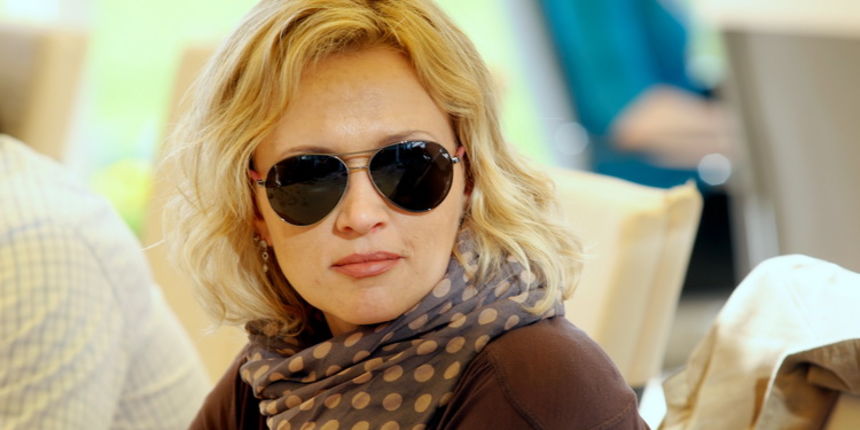 Zadar, 130511.
Predsjednik Ivo Josipovic svratio je na kavu u Biograd, podruzio se s kolegama glazbenicima koji su dosli na dodjelu diskografske nagrade Porin.
Na slici: Ivana Vrdoljak Vanna.
Foto: Vladimir Ivanov / CROPIX Zadar, 130511.
Predsjednik Ivo Josipovic svratio je na kavu u Biograd, podruzio se s kolegama glazbenicima koji su dosli na dodjelu diskografske nagrade Porin.
Na slici: Ivana Vrdoljak Vanna.
Foto: Vladimir Ivanov / CROPIX