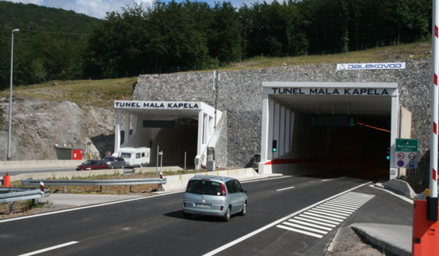 Mala Kapela, 300509. Bez posebnih svecanosti nesto prije devet sati otvorena je druga cijev najduzeg hrvatskog tunela, Male kapele. Foto: Mario Pusic / CROPIX