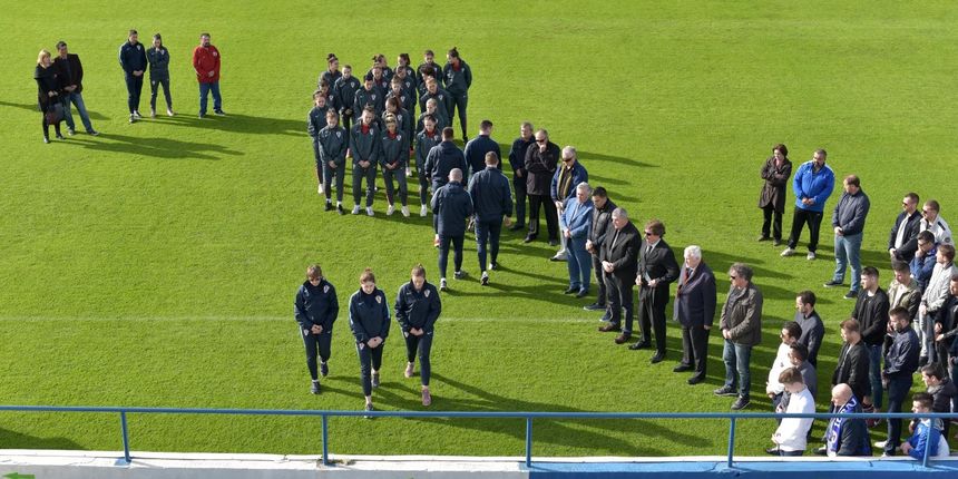 Na stadionu u Stanovima obilježena 10. obljetnica smrti Hrvoja Ćustića Na stadionu u Stanovima obilježena 10. obljetnica smrti Hrvoja Ćustića