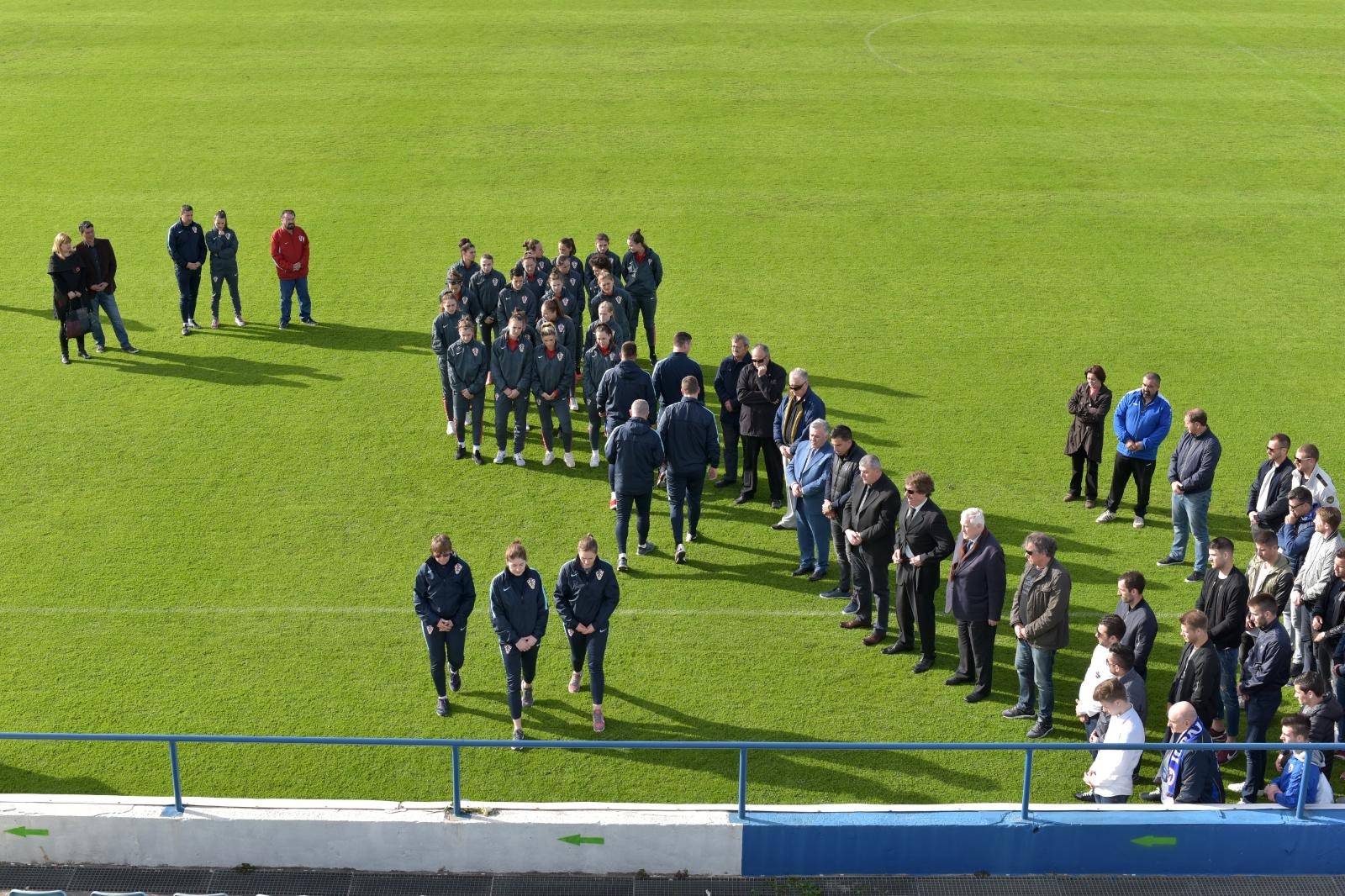 Na stadionu u Stanovima obilježena 10. obljetnica smrti Hrvoja Ćustića Na stadionu u Stanovima obilježena 10. obljetnica smrti Hrvoja Ćustića
