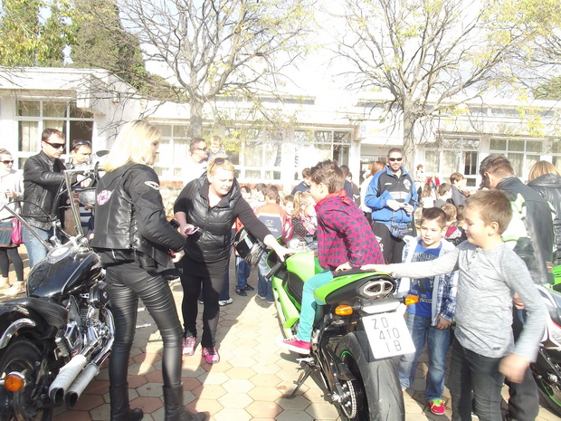 “Beštije” posjetile OŠ Šimuna Kožičića Benje “Beštije” posjetile OŠ Šimuna Kožičića Benje