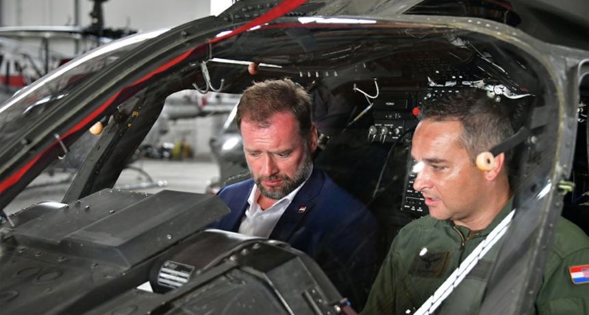 Ministar Banožić u radnom je posjetu vojarni u Zemuniku Ministar Banožić u radnom je posjetu vojarni u Zemuniku