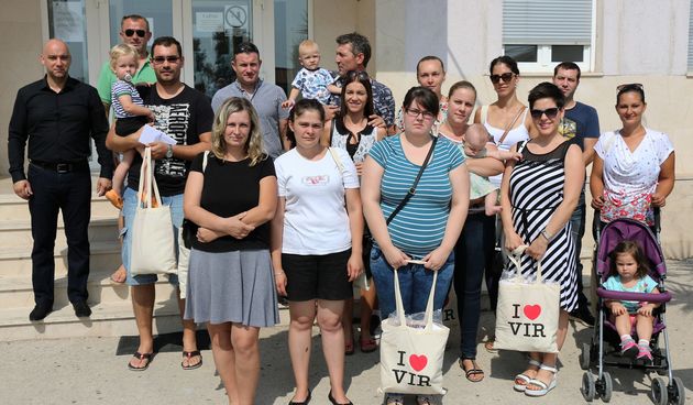 Vir: Dodjela potpore za opremu novorođenčadi