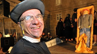 Pag, 280712. 
Pazani i njihovi gosti ove su godine odrzali dvije karnevalske veceri i na kraju spalili mesopusta Marka i bacili ga s mosta u more. Neizostavni dio paskog karnevala je pasko kolo. Izmedju dva svjetska rata (1924. godine) zadarski glazbenik