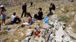 Kornat, 300811.
Obiljezavanje 4. obljetnice kornatske tragedije, u kojoj je, gaseci pozar na Kornatu 30. kolovoza 2007. godine, smrtno stradalo 12 vatrogasaca. Obitelji poginulih vatrogasaca, njihovi prijatelji te visoko izaslanstvo na otoku Kornat, u uv Kornat, 300811.
Obiljezavanje 4. obljetnice kornatske tragedije, u kojoj je, gaseci pozar na Kornatu 30. kolovoza 2007. godine, smrtno stradalo 12 vatrogasaca. Obitelji poginulih vatrogasaca, njihovi prijatelji te visoko izaslanstvo na otoku Kornat, u uv