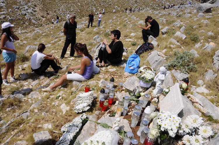 Kornat, 300811.
Obiljezavanje 4. obljetnice kornatske tragedije, u kojoj je, gaseci pozar na Kornatu 30. kolovoza 2007. godine, smrtno stradalo 12 vatrogasaca. Obitelji poginulih vatrogasaca, njihovi prijatelji te visoko izaslanstvo na otoku Kornat, u uv Kornat, 300811.
Obiljezavanje 4. obljetnice kornatske tragedije, u kojoj je, gaseci pozar na Kornatu 30. kolovoza 2007. godine, smrtno stradalo 12 vatrogasaca. Obitelji poginulih vatrogasaca, njihovi prijatelji te visoko izaslanstvo na otoku Kornat, u uv