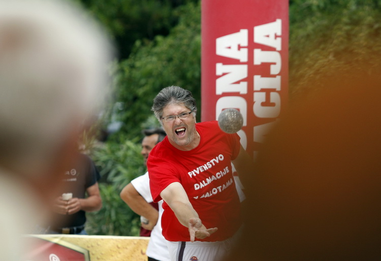 Zadar, 050611.
Na zadarskoj rivi zapocelo je prvenstvo Dalmacije u balotama koje organizira Slobodna Dalmacija. 
Prijavljeno je ukupno 19 ekipa.
Foto: Jure Miskovic / CROPIX