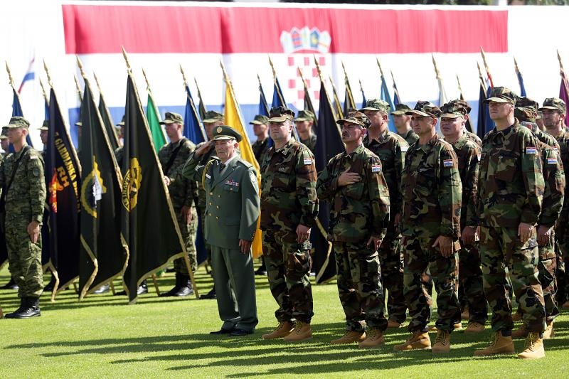 Svečano postrojavanje na stadionu u Kranjčevićevoj u povodu Dana Oružanih snaga Republike Hrvatske. Foto. PIXSELL Svečano postrojavanje na stadionu u Kranjčevićevoj u povodu Dana Oružanih snaga Republike Hrvatske. Foto. PIXSELL
