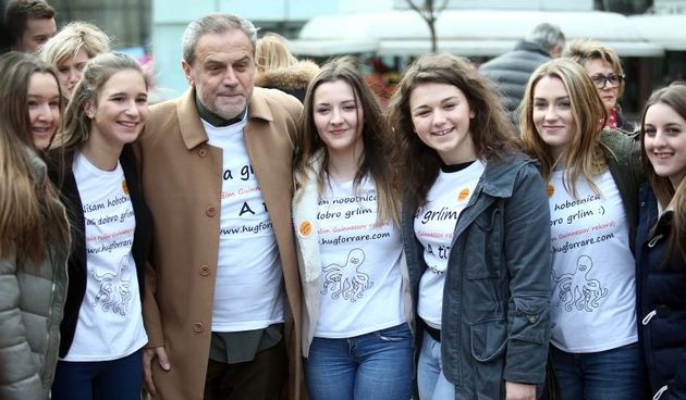 Na poziv Hrvatskog saveza rijetkih bolesti, a u povodu Medjunarodnog dana rijetkih bolesti, na Trgu Petra Preradovica, zagrebacki gradonacelnik Milan Bandic sudjelovao je kao Ambasador projekta, u rusenju Guinnessovog rekorda s najvecim online foto albumo