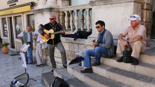 Na zadarskom Narodnom trgu najavljen Virski maraton 2016. Foto: Kažimir Škrbić/Virski list Na zadarskom Narodnom trgu najavljen Virski maraton 2016. Foto: Kažimir Škrbić/Virski list