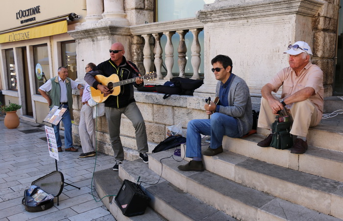Na zadarskom Narodnom trgu najavljen Virski maraton 2016. Foto: Kažimir Škrbić/Virski list Na zadarskom Narodnom trgu najavljen Virski maraton 2016. Foto: Kažimir Škrbić/Virski list