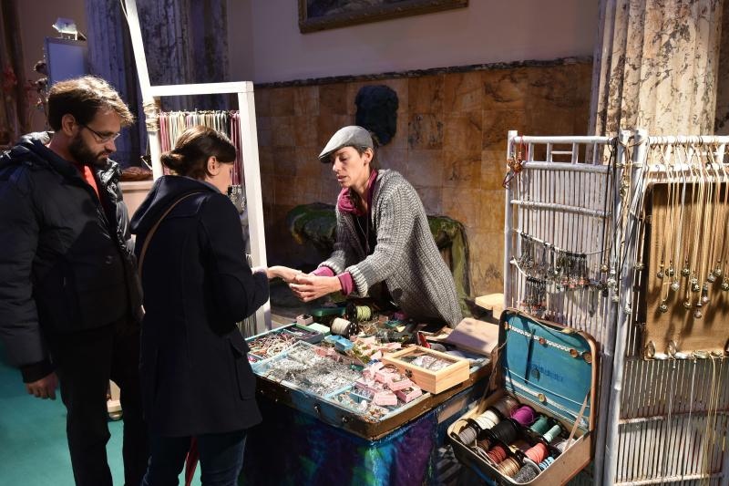 U Domu branitelja poceo 14. HAND MADE FEST – Festival rucnih izrada, mastovitosti i dizajna. I ove se godine u svih 5 dvorana Doma branitelja, 200-ak izlagaca, od kojih i 20% muskaraca, tri dana promice i promovira jedinstvene vrijednosti rucnih izrada, p U Domu branitelja poceo 14. HAND MADE FEST – Festival rucnih izrada, mastovitosti i dizajna. I ove se godine u svih 5 dvorana Doma branitelja, 200-ak izlagaca, od kojih i 20% muskaraca, tri dana promice i promovira jedinstvene vrijednosti rucnih izrada, p