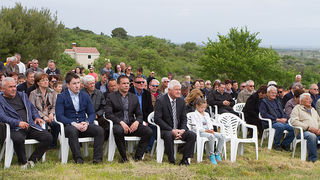 Misa na ostacima crkve na Petrini, foto: Leo Banić Misa na ostacima crkve na Petrini, foto: Leo Banić