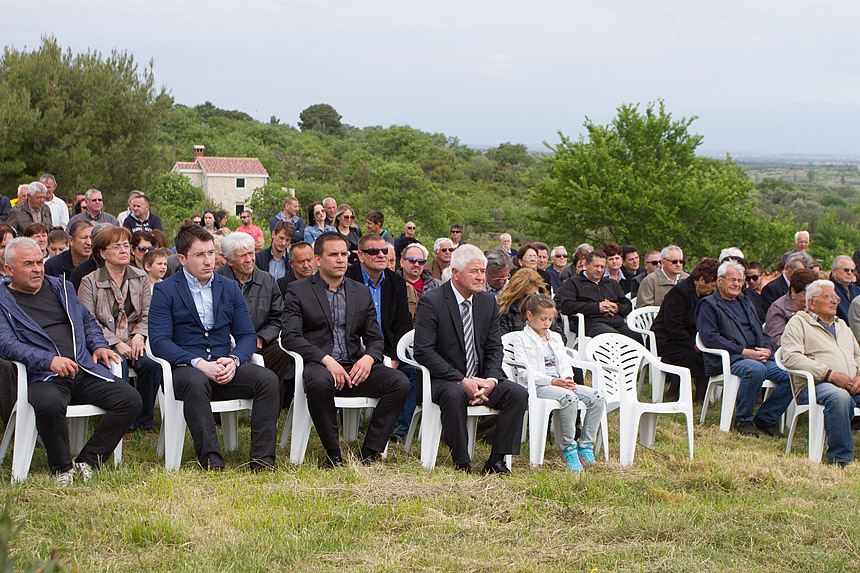 Misa na ostacima crkve na Petrini, foto: Leo Banić Misa na ostacima crkve na Petrini, foto: Leo Banić