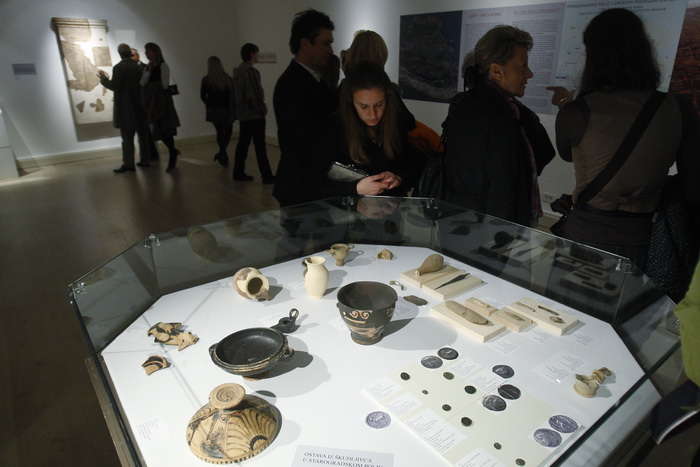 Zagreb, 141010.
Klovicevi dvori.
Otvorenje izlozbe ” Anticki Grci na tlu Hrvatske”
Izlozba Antizki Grci na tlu Hrvatske obuhvaca razdoblje od 12. do 1. st. pr. Kr., odnosno od najranijih posjeta Grka na Grka nasem priobalju