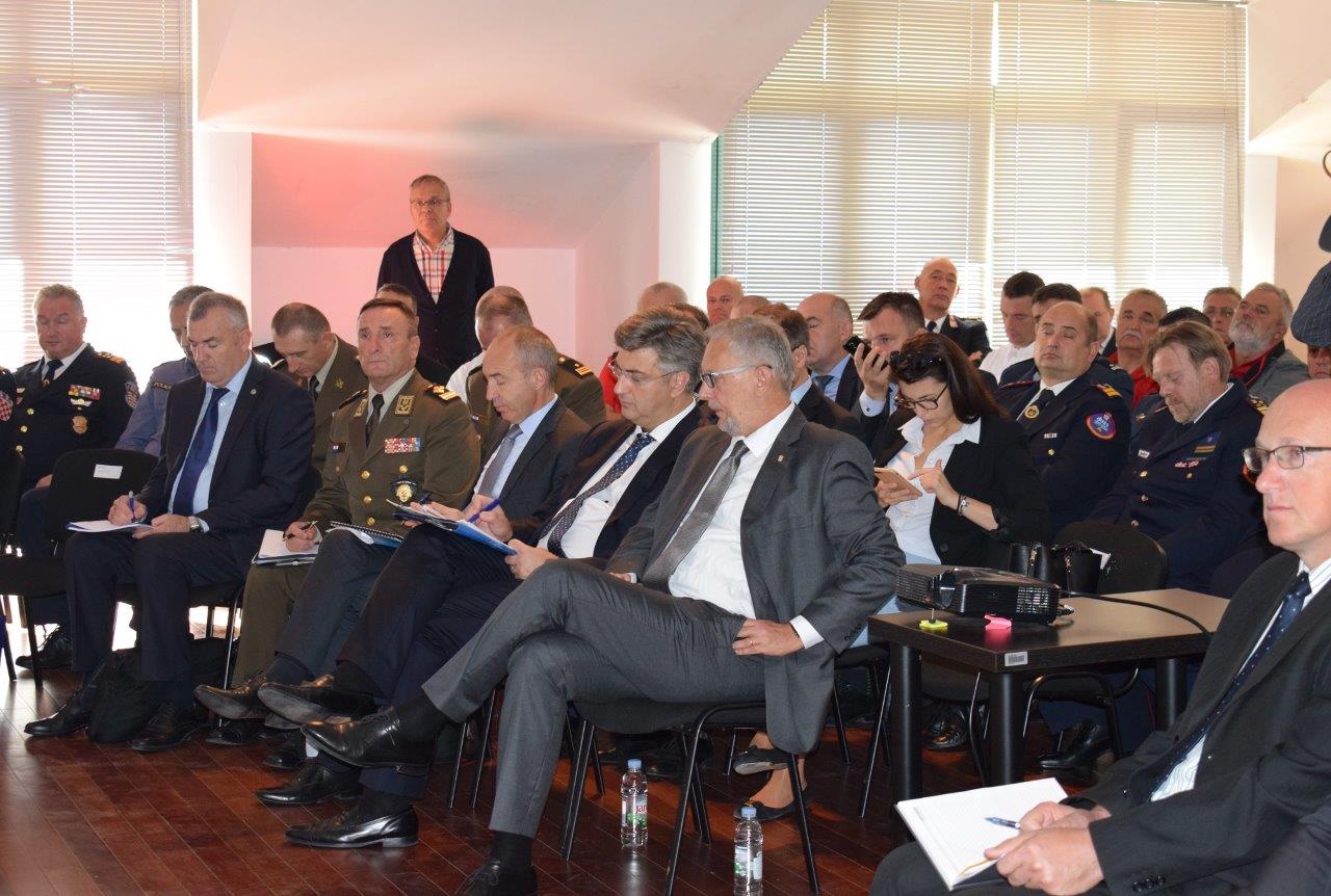 U Divuljama održana tematska sjednica premijera i župana o požarnoj sezoni U Divuljama održana tematska sjednica premijera i župana o požarnoj sezoni