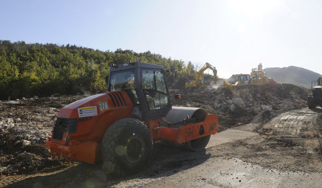 pocetak radova na autocesti Bar – Bolajri u mjestu Biocu. Izvrsitelj radova je Hrvatski konzorcij na celu sa splitskim Konstruktorom i zagrebackim IGH i Tehnikom. Foto: Admir Buljubasic / CROPIX