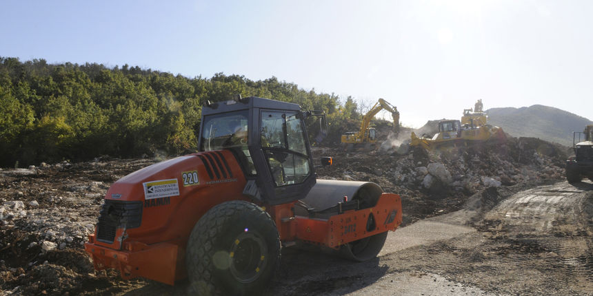 pocetak radova na autocesti Bar – Bolajri u mjestu Biocu. Izvrsitelj radova je Hrvatski konzorcij na celu sa splitskim Konstruktorom i zagrebackim IGH i Tehnikom. Foto: Admir Buljubasic / CROPIX