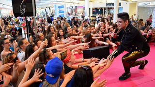 Supernova: Adio školo uz uručenje nagradnog automobila Audi A 1 i velike donacije u visini 50.000 kn HCK-u Supernova: Adio školo uz uručenje nagradnog automobila Audi A 1 i velike donacije u visini 50.000 kn HCK-u