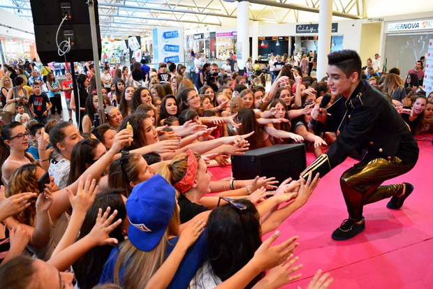 Supernova: Adio školo uz uručenje nagradnog automobila Audi A 1 i velike donacije u visini 50.000 kn HCK-u Supernova: Adio školo uz uručenje nagradnog automobila Audi A 1 i velike donacije u visini 50.000 kn HCK-u