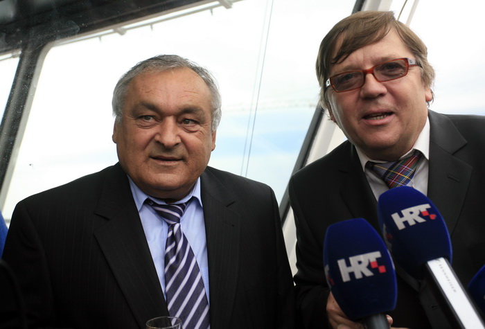 Rijeka, 251011.
U rijeckom brodogradilistu 3. maj danas je Tankerska plovidba Zadar preuzela tanker Vinjerac porinut krajem svibnja. Rijec je o drugom istovjetnom tankeru izgradjenom u 3. maju za zadarskog narucitelja. Sluzi za prijevoz nafte, naftnih pre Rijeka, 251011.
U rijeckom brodogradilistu 3. maj danas je Tankerska plovidba Zadar preuzela tanker Vinjerac porinut krajem svibnja. Rijec je o drugom istovjetnom tankeru izgradjenom u 3. maju za zadarskog narucitelja. Sluzi za prijevoz nafte, naftnih pre