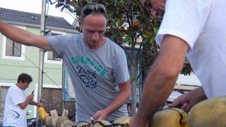 Tunuara 2016 – defile ribarica, spremanje brudeta, demonstracija ribarske vještine i koncert Zorica Kondža. Foto: TZ općine Kali/Adam Vidas Tunuara 2016 – defile ribarica, spremanje brudeta, demonstracija ribarske vještine i koncert Zorica Kondža. Foto: TZ općine Kali/Adam Vidas