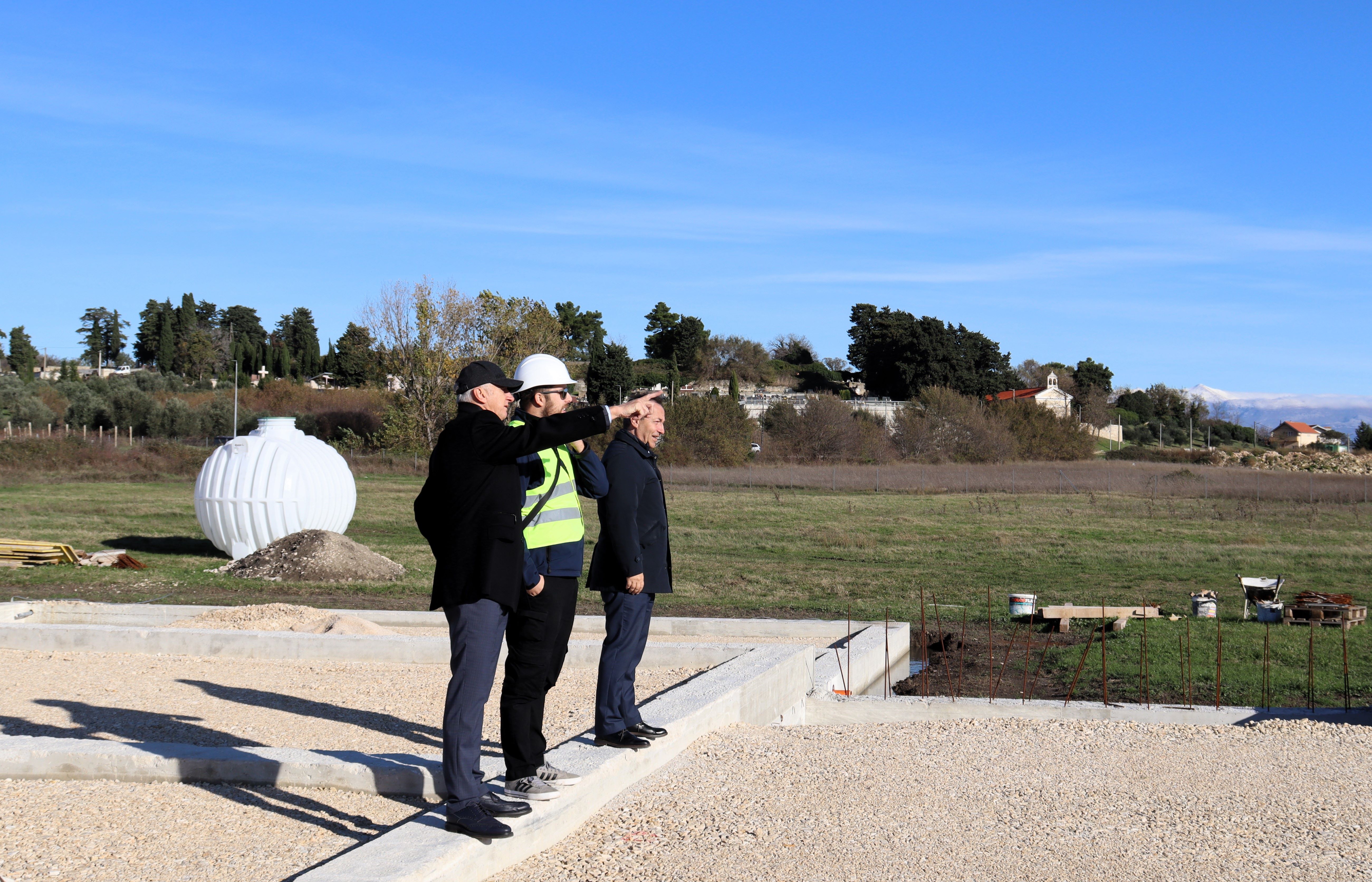 Obilazak azila na Bokanjcu i Poljoprivredno-edukacijskog centra u Zemuniku Obilazak azila na Bokanjcu i Poljoprivredno-edukacijskog centra u Zemuniku