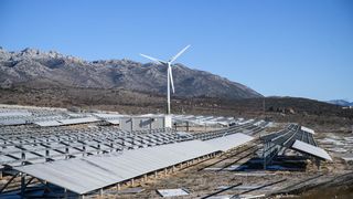 U Zatonu Obrovačkom bura uništila jednu od najvećih solarnih elektrana u Hrvatskoj U Zatonu Obrovačkom bura uništila jednu od najvećih solarnih elektrana u Hrvatskoj