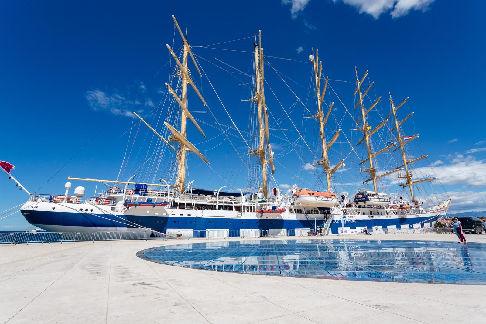 Velicanstveni jedrenjak Royal Clipper na Pozdravu suncu Velicanstveni jedrenjak Royal Clipper na Pozdravu suncu