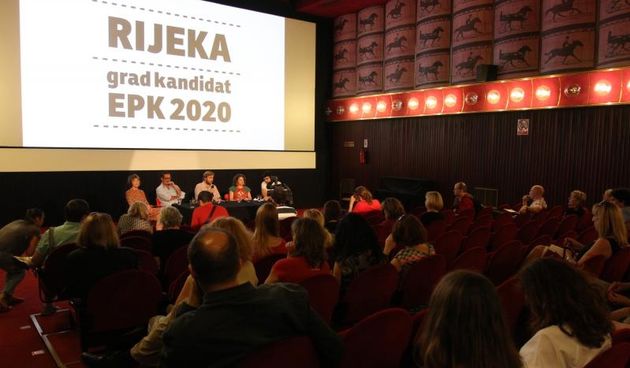 Rijeka – Javna rasprava o prijedlogu koncepta kandidature grada Rijeke za Europsku prijestolnicu kluture 2020. odrzana je u Art kinu Croatia. Nazocili su: Ingeborg Fulepp, Slaven Tolj, Ivan Sarar, Irena Kregar Segota, Kristian Benic i mnogobrojni gradjani