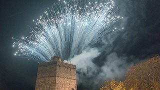 Deset tisuća posjetitelja uživalo u otvorenju Adventa u Zadru- koncertu Ivana Zaka i vatrometu
