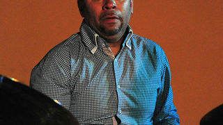 Zadar, 26.07.2013. snimio: Nenad Marčev
bossa nova
CATIA WERNECK QUARTET (BRA-FR)
CATIA WERNECK – vocal
VINCENT BIDAL – piano
LUKMIL PEREZ HERRERA – drums
RENATO ŠVORINIĆ – bass giuitar
Dvorište Providurove palače Zadar, 26.07.2013. snimio: Nenad Marčev
bossa nova
CATIA WERNECK QUARTET (BRA-FR)
CATIA WERNECK – vocal
VINCENT BIDAL – piano
LUKMIL PEREZ HERRERA – drums
RENATO ŠVORINIĆ – bass giuitar
Dvorište Providurove palače