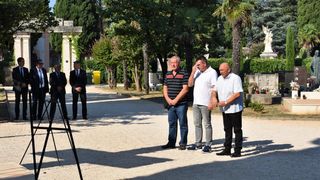 Povodom Dana pobjede kod središnjeg križa na Gradskom groblju položeni vijenci Povodom Dana pobjede kod središnjeg križa na Gradskom groblju položeni vijenci