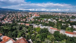 Pogled sa Zagrebačke katedrale na centar grada – Zagreb