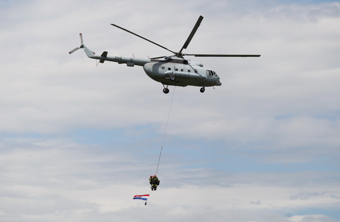 Zadar, 130513.
Predsjednik Vlade RH Zoran Milanovic prisustvovao je programu pokazne vatrogasne vjezbe Ljeto 2013 u Zracnoj luci Zadar. U pokaznoj vatrogasnoj vjezbi sudjelovale su protupozarne snage Drzavne uprave za zastitu i spasavanje, Namjenski orga Zadar, 130513.
Predsjednik Vlade RH Zoran Milanovic prisustvovao je programu pokazne vatrogasne vjezbe Ljeto 2013 u Zracnoj luci Zadar. U pokaznoj vatrogasnoj vjezbi sudjelovale su protupozarne snage Drzavne uprave za zastitu i spasavanje, Namjenski orga