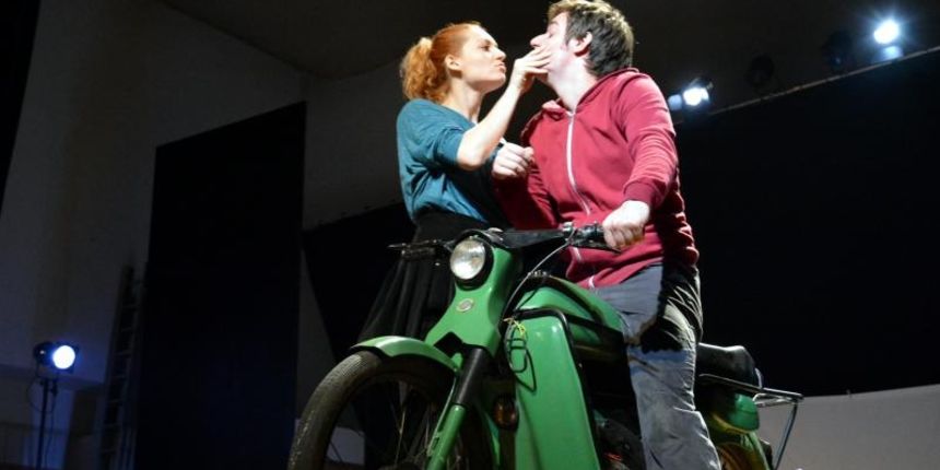 U Bjelovaru traje 13. izdanje kazalisnog festivala BOK festa (Bjelovarski odjeci kazalista), a koji ce trajati do 13. svibnja, te ce ponuditi 12 predstava. Sedmu vecer na repertoaru je bila jedna od najboljih kazalisnih predstava 260 dana u izvedbi glumac U Bjelovaru traje 13. izdanje kazalisnog festivala BOK festa (Bjelovarski odjeci kazalista), a koji ce trajati do 13. svibnja, te ce ponuditi 12 predstava. Sedmu vecer na repertoaru je bila jedna od najboljih kazalisnih predstava 260 dana u izvedbi glumac