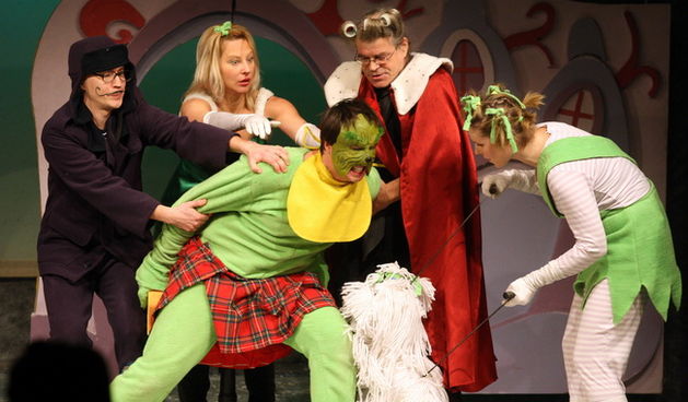 Zadar, 131209. Kazaliste lutaka Zadar. Danas je odrzana  premijera predstave “Grinch” po motivima filmskog scenarija, u reziji Maje Simic. U predstavi glume Davor Kovac, Sanja Zalovic, Gabrijela Mestrovic- Mastruko, Josip Mihatov, Asja Rebac, Zlatko Kosta