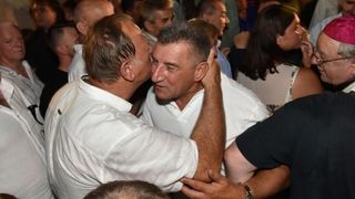 U Dragama otkriven spomenik Miru Barešiću. Photo: Dino Stanin/PIXSELL