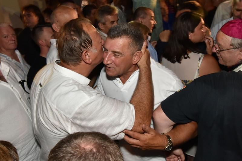 U Dragama otkriven spomenik Miru Barešiću. Photo: Dino Stanin/PIXSELL